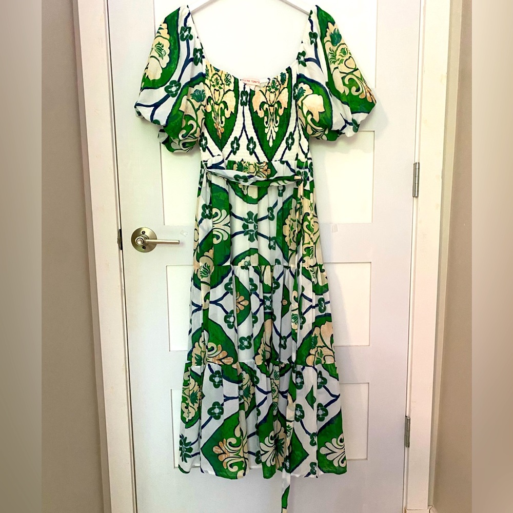 Really pretty flowy dress!